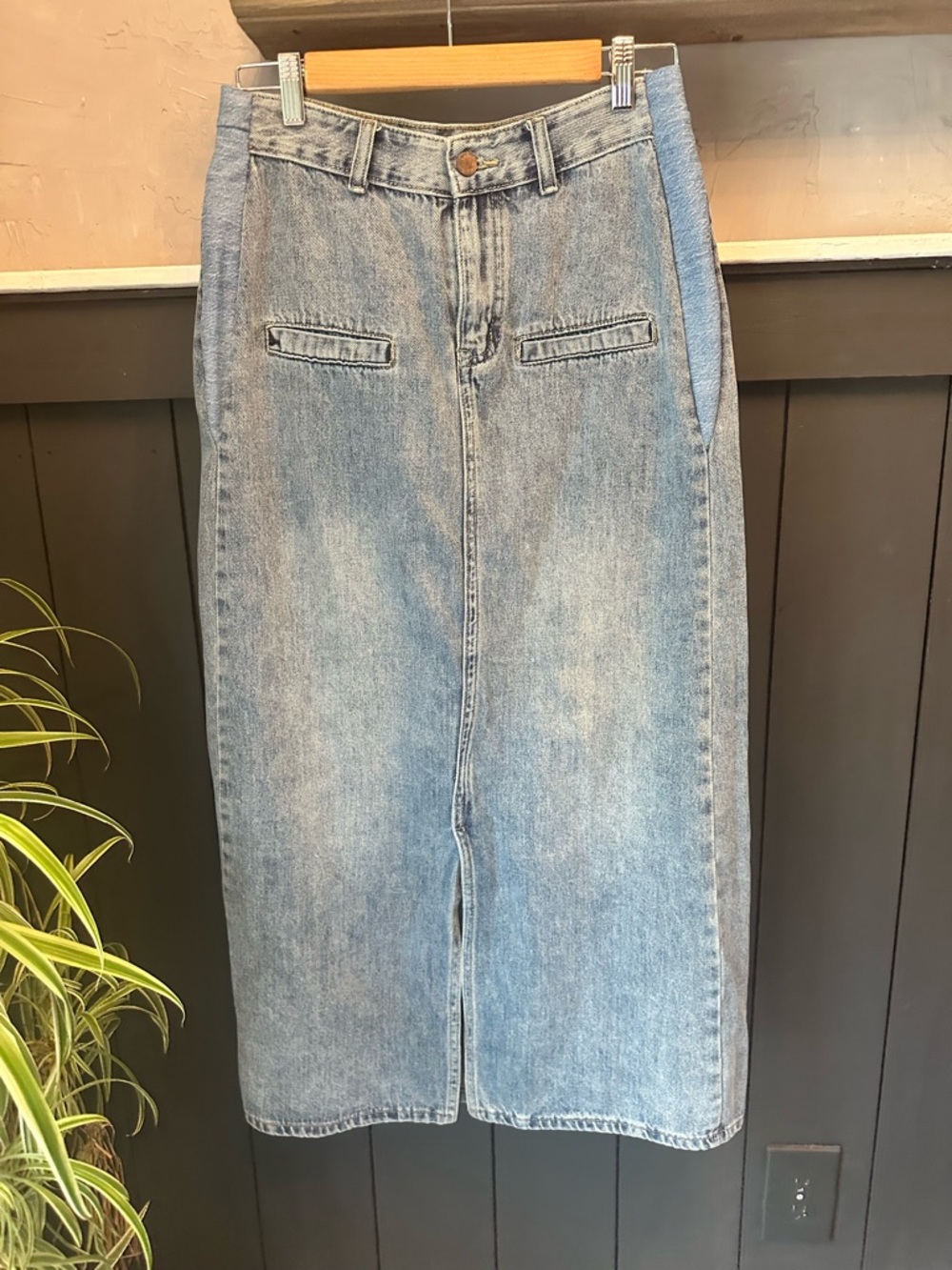 Classic Long Light Wash Denim Slit Front Skirt sz L